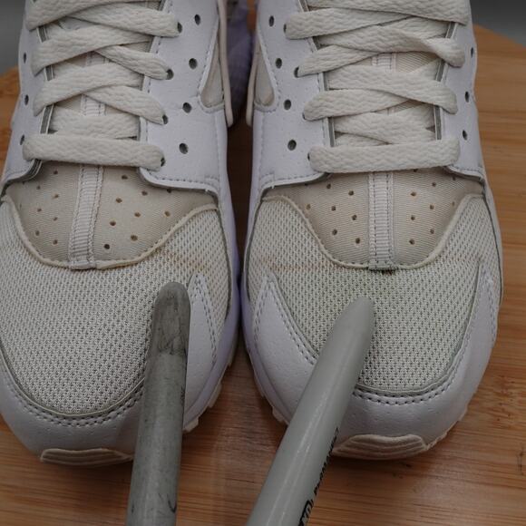 Nike 6Y Womens 7.5 Air Huarache Run GS White Pure Platinum 654275-110 Flaws - Picture 2 of 11